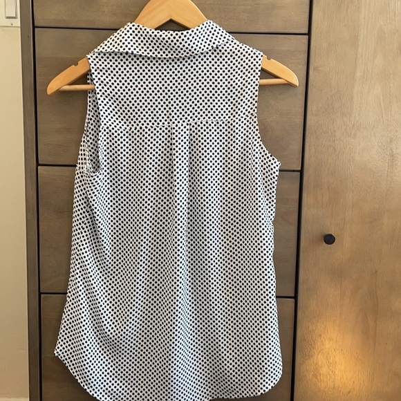 Express Polka Dot Portofino sleeveless shirt - Picture 4 of 4